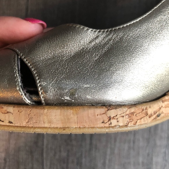 Stuart Weitzman Gold Peep Toe Cork Wedges sz 8M - Picture 8 of 9